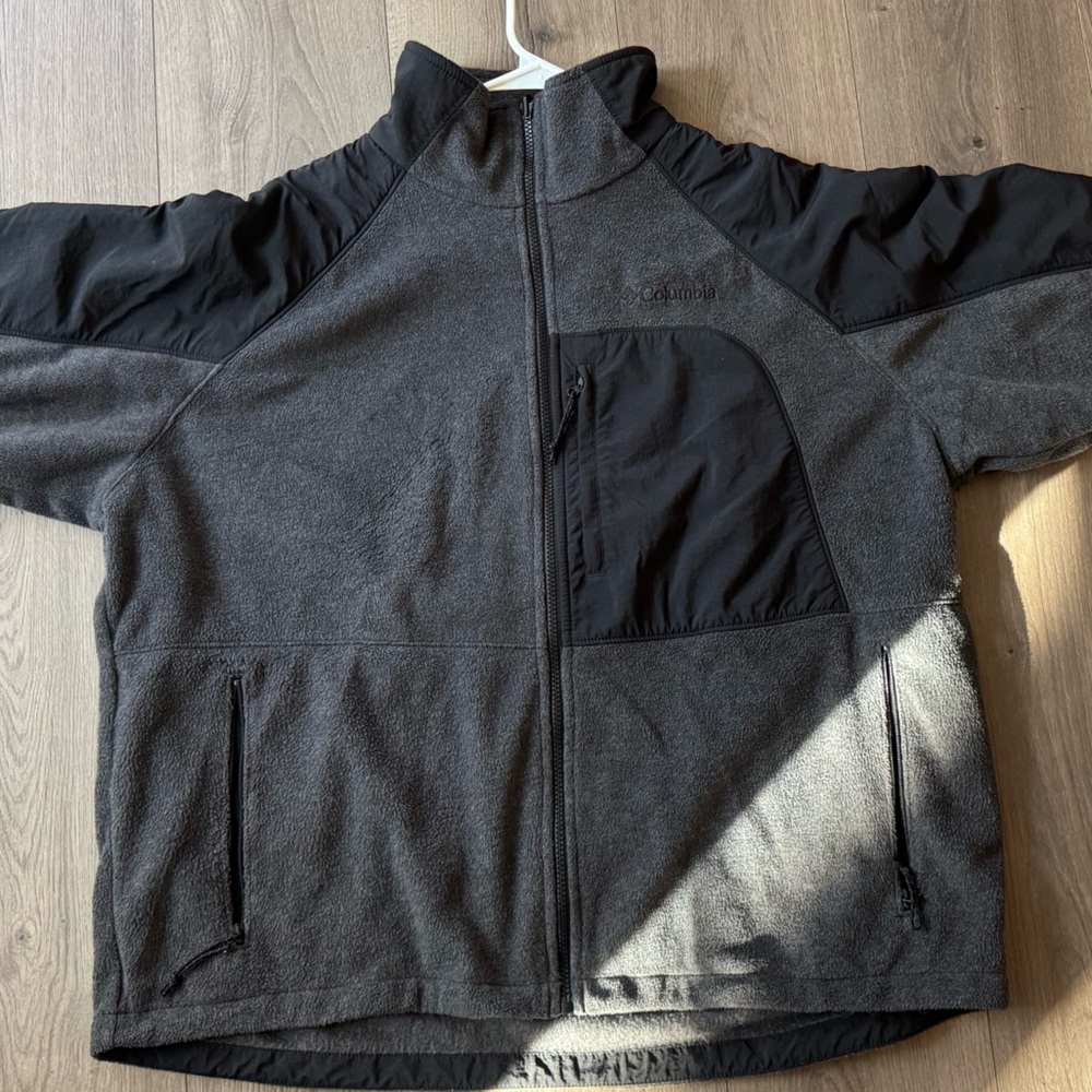 Men's Columbia XL Gray and Black Jacket 
New - never warn!